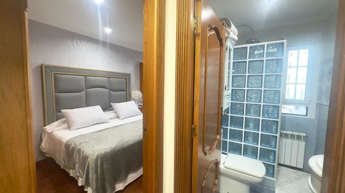 Image No.42-4 Bed Townhouse for sale