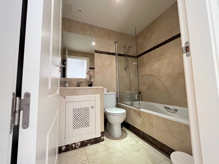 Image No.17-2 Bed Apartment for sale