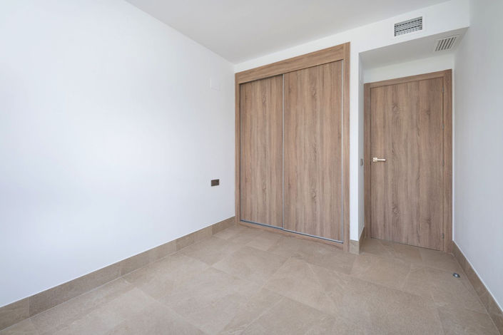 Image No.18-3 Bed Apartment for sale