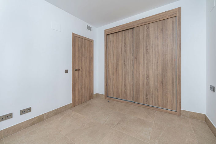 Image No.20-3 Bed Apartment for sale