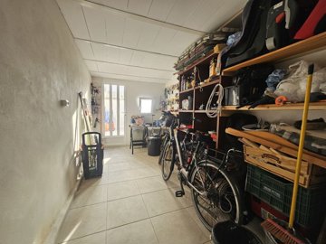 20251031160352xlarge