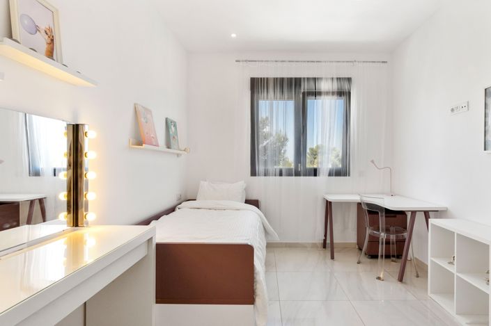 Image No.22-3 Bed Townhouse for sale