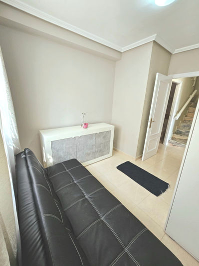 Image No.10-3 Bed House for sale