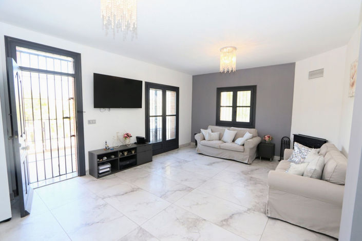 Image No.10-5 Bed House for sale