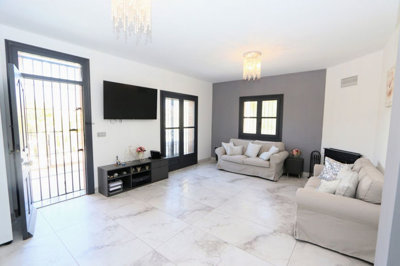 10-bb915d1cb19341576dcdc994b81ab9c5