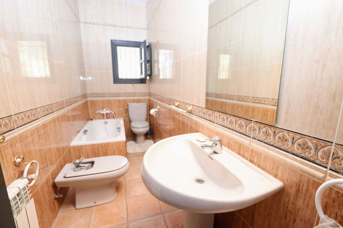 Image No.16-5 Bed House for sale