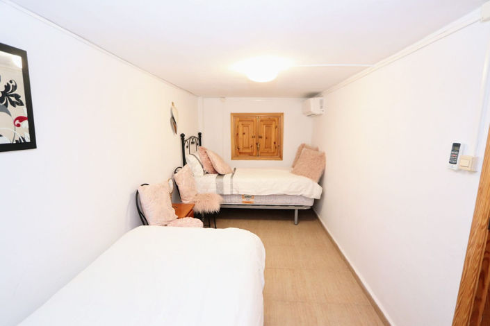 Image No.24-5 Bed House for sale