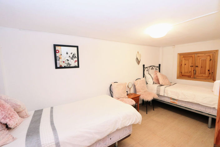 Image No.24-5 Bed House for sale