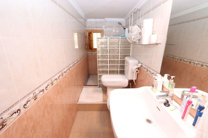 Image No.26-5 Bed House for sale