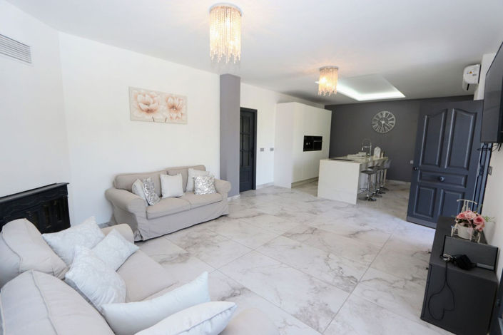 Image No.7-5 Bed House for sale