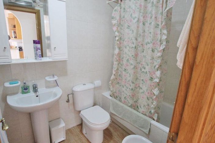 Image No.13-2 Bed Townhouse for sale