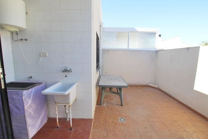 Image No.18-2 Bed Townhouse for sale