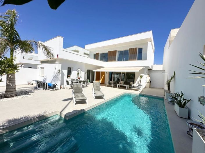 Image No.1-3 Bed Villa for sale