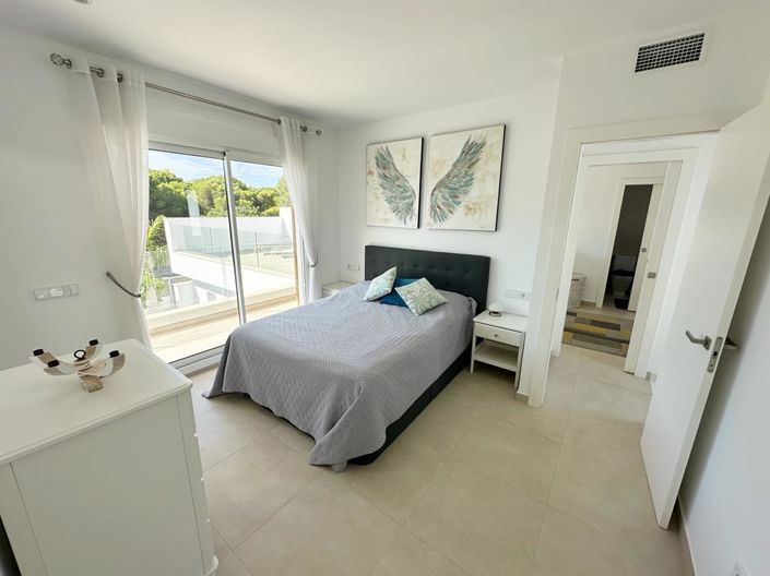 Image No.20-3 Bed Villa for sale