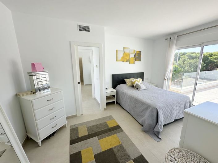 Image No.25-3 Bed Villa for sale