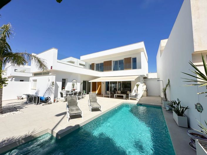 Image No.36-3 Bed Villa for sale