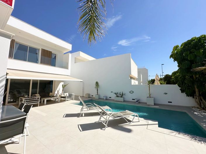 Image No.40-3 Bed Villa for sale