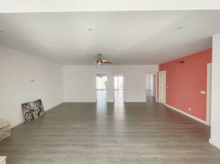 Image No.10-3 Bed Villa for sale