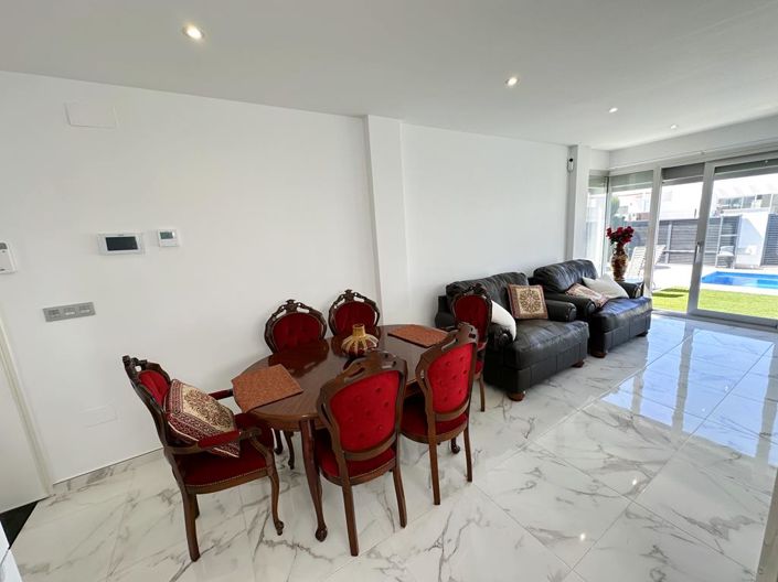 Image No.32-4 Bed Villa for sale