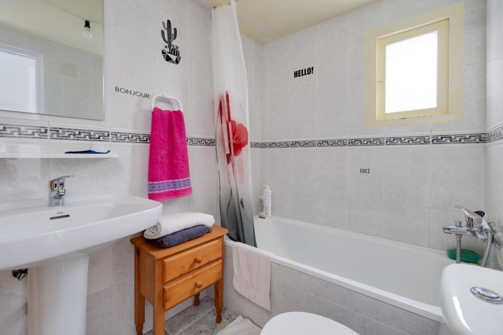 Image No.20-3 Bed Apartment for sale