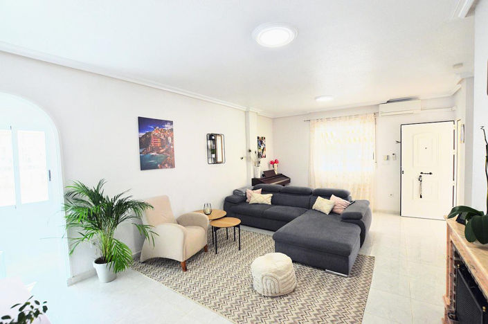 Image No.10-3 Bed House for sale