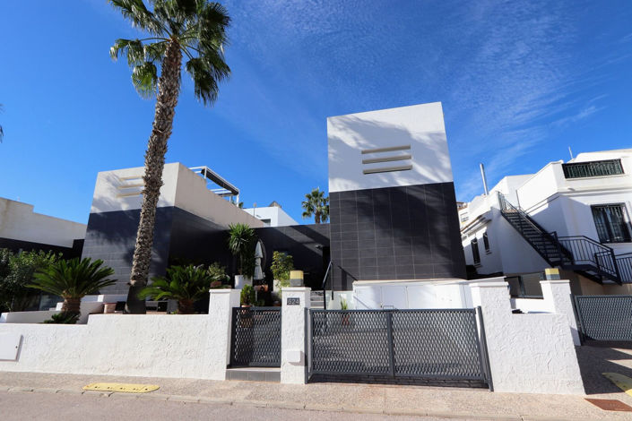 Image No.1-3 Bed House for sale