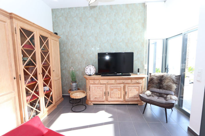 Image No.11-3 Bed House for sale