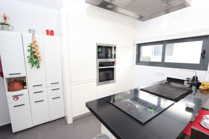 Image No.14-3 Bed House for sale