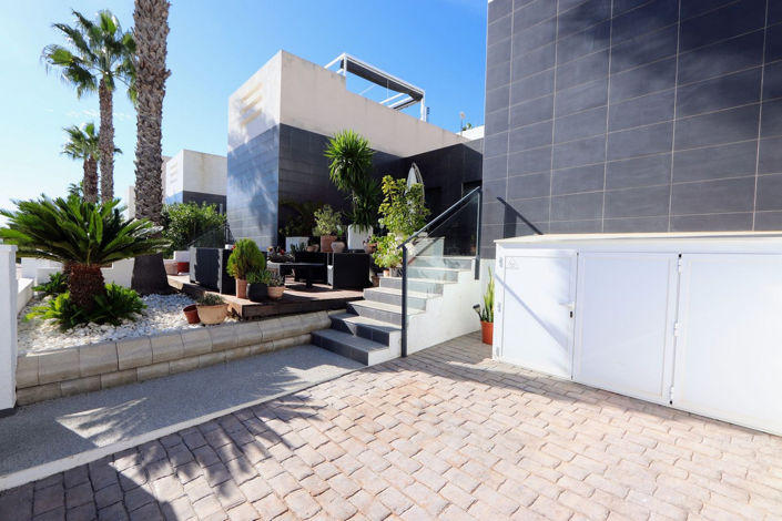 Image No.2-3 Bed House for sale