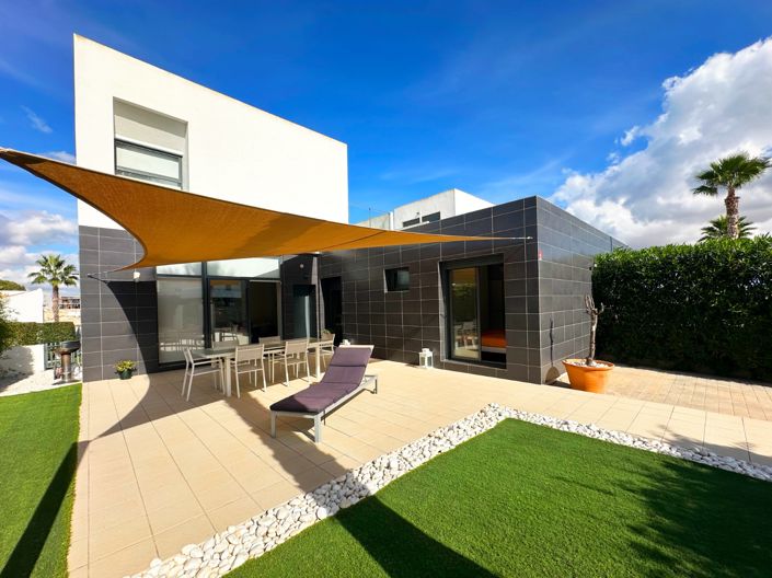 Image No.1-3 Bed Townhouse for sale