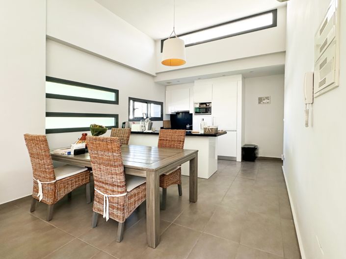 Image No.11-3 Bed Townhouse for sale