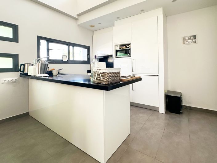 Image No.12-3 Bed Townhouse for sale