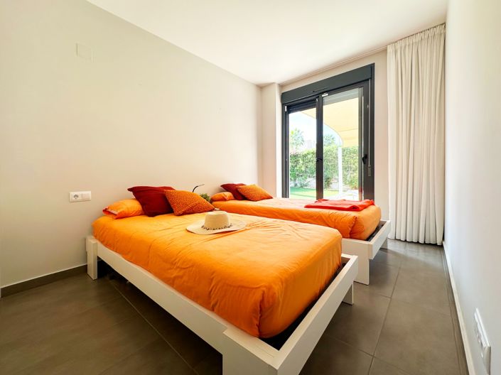 Image No.15-3 Bed Townhouse for sale