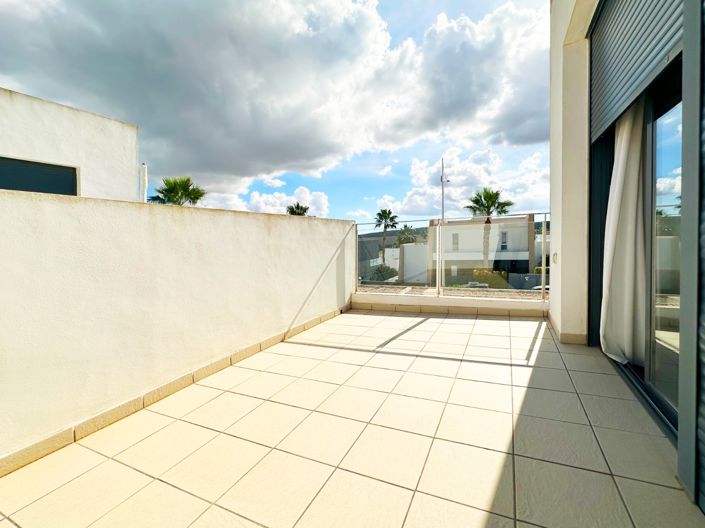 Image No.26-3 Bed Townhouse for sale