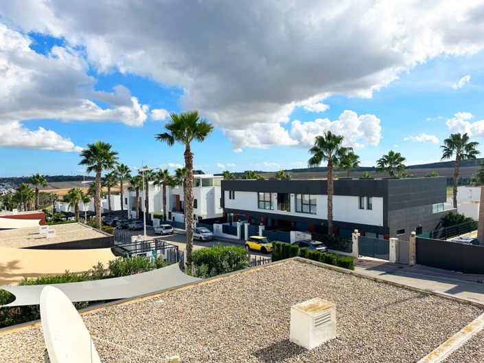 Image No.28-3 Bed Townhouse for sale