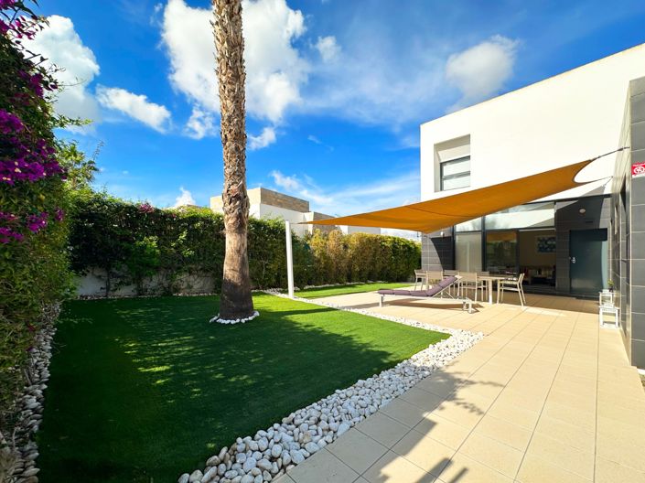 Image No.6-3 Bed Townhouse for sale