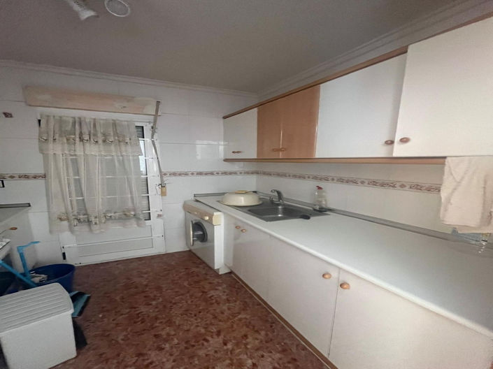 Image No.11-3 Bed House for sale