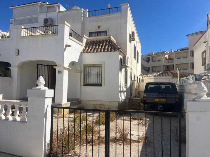 Image No.21-3 Bed House for sale