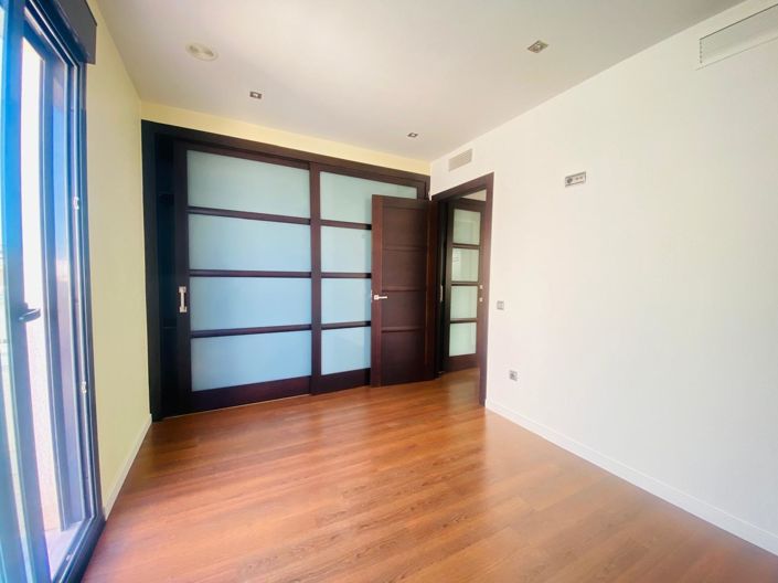 Image No.18-4 Bed Villa for sale