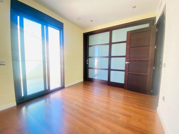 Image No.30-4 Bed Villa for sale