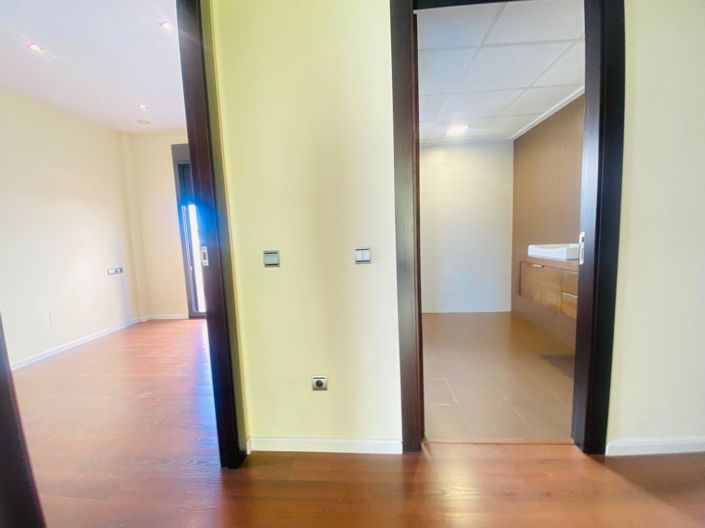 Image No.42-4 Bed Villa for sale