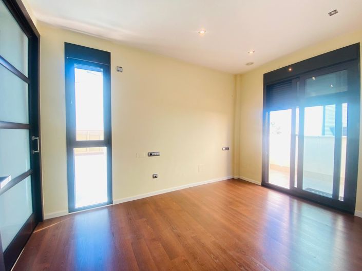 Image No.45-4 Bed Villa for sale