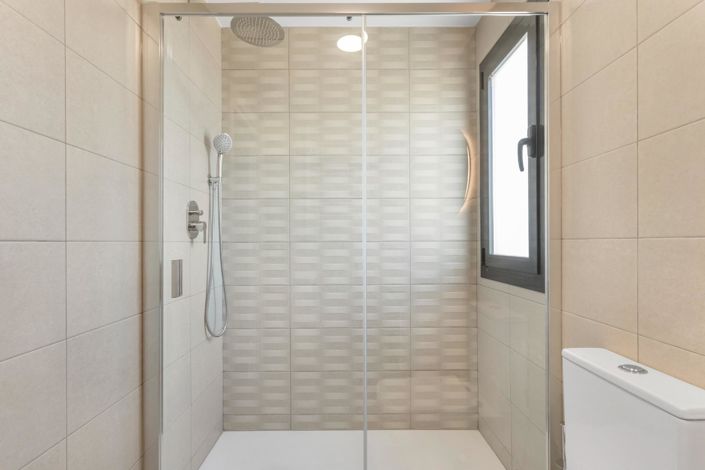 Image No.17-2 Bed House for sale