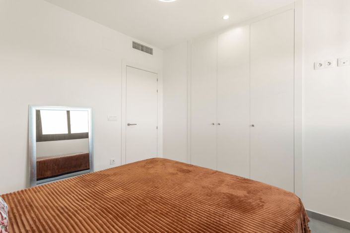 Image No.21-2 Bed House for sale