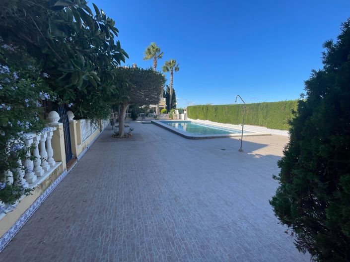 Image No.12-4 Bed Villa for sale