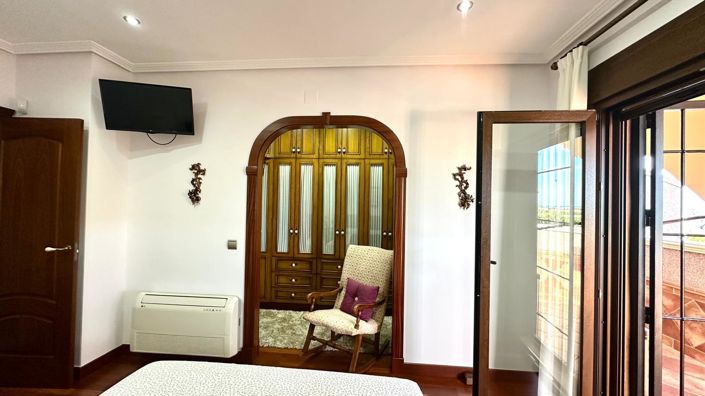 Image No.11-4 Bed Townhouse for sale