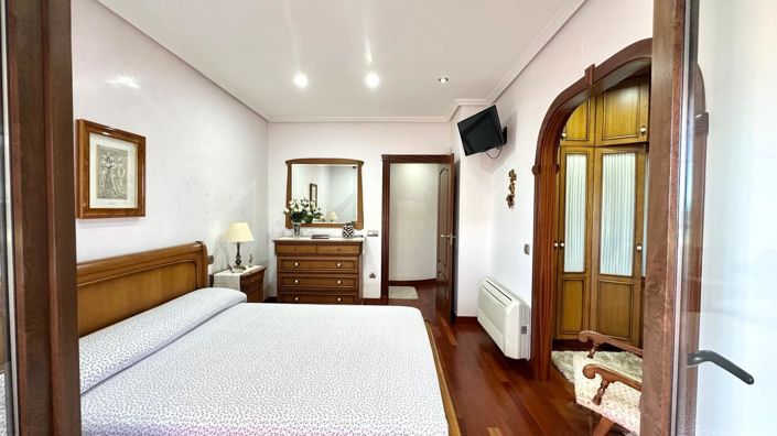 Image No.13-4 Bed Townhouse for sale