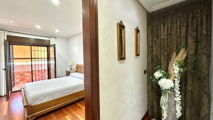 Image No.14-4 Bed Townhouse for sale