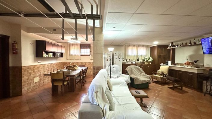 Image No.15-4 Bed Townhouse for sale