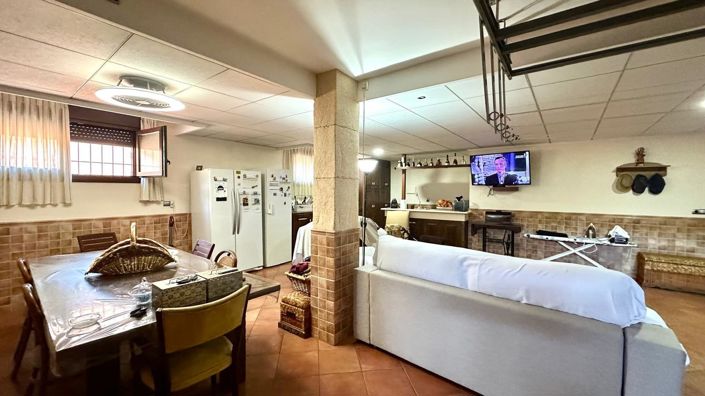 Image No.17-4 Bed Townhouse for sale